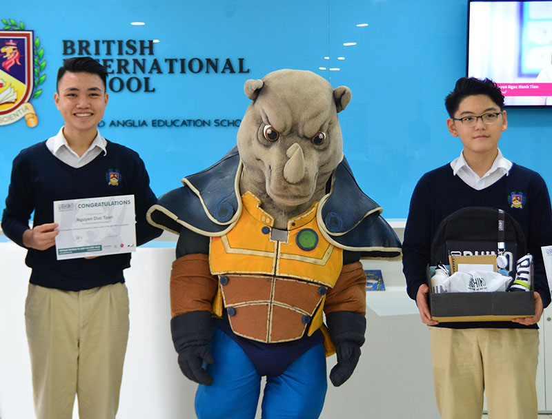 CÁC HỌC SINH CHIẾN THẮNG CUỘC THI CỦA CHIẾN DỊCH KÊU GỌI MỌI NGƯỜI BẢO VỆ TÊ GIÁC